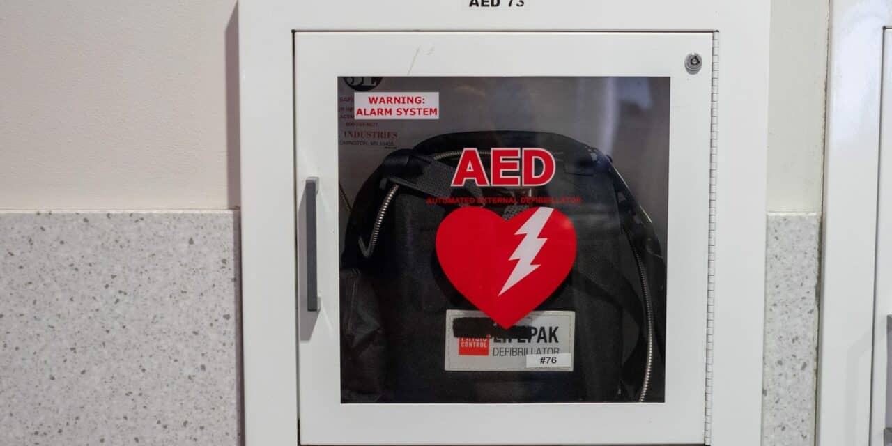 AED Use During Cardiac Arrests Not Bolstered by State Mandates