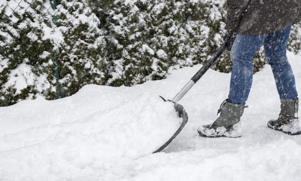 Shoveling Snow in Extreme Cold the ‘Perfect Storm’ for a Heart-Related Event